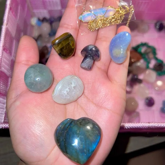 LAST ONE Crystal Confetti Scoop Healing Crystal Mystery Bag Bundle Gift Set - Picture 2 of 3